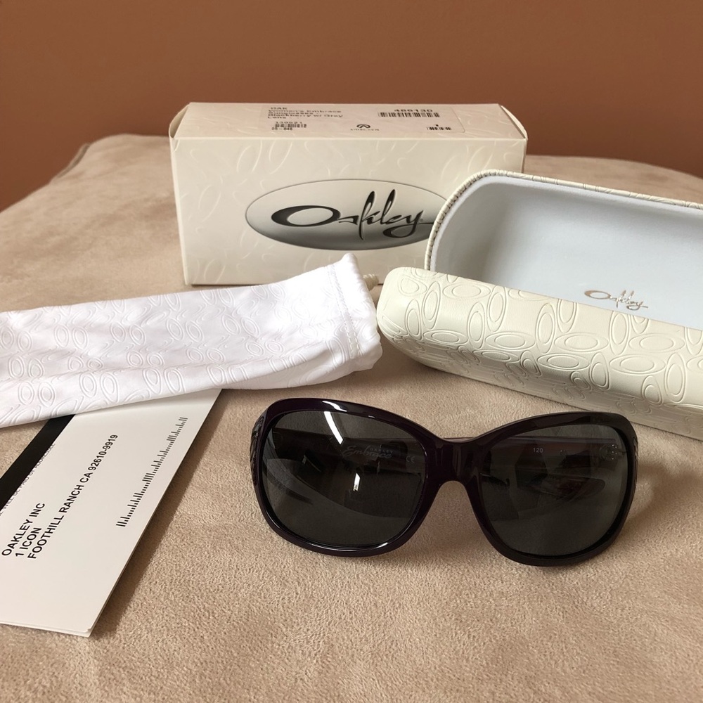 NIB Oakley Embrace Sunglasses BlackBerry